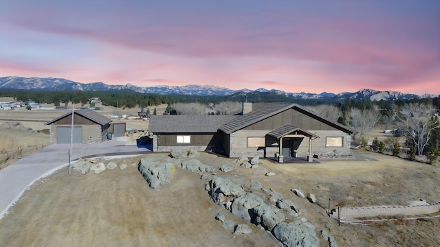 view of front of house featuring a garage and a mountain view