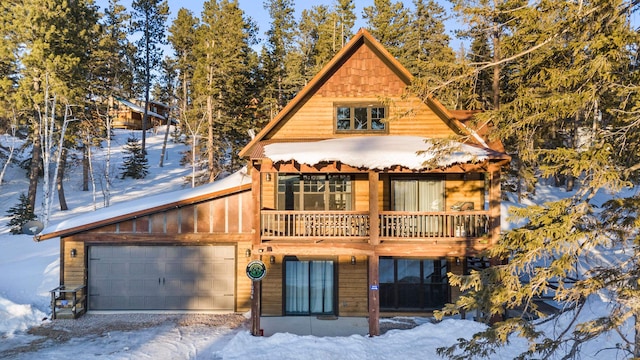 view of front of home featuring a balcony
