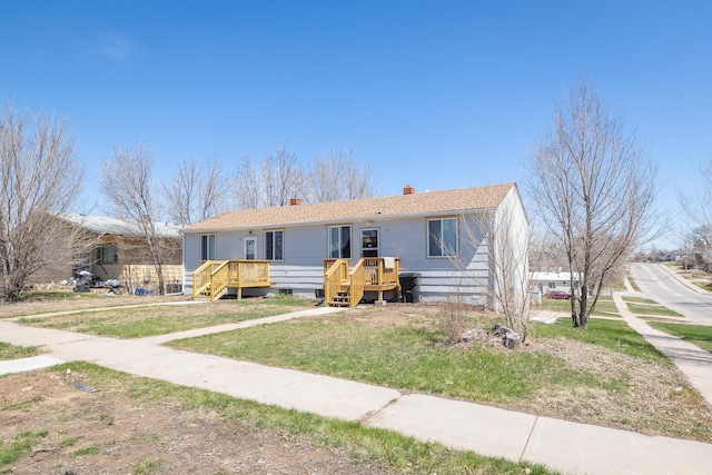 view of front of house with a front yard