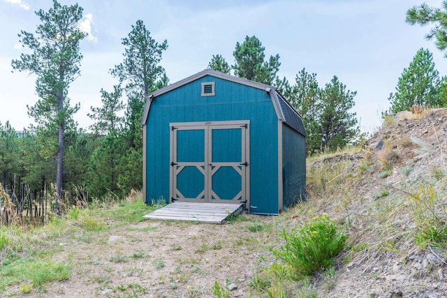 view of outbuilding