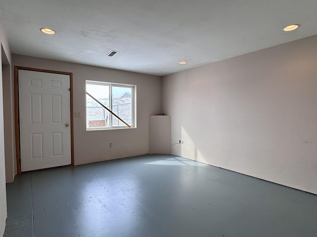 empty room featuring finished concrete floors, visible vents, and recessed lighting