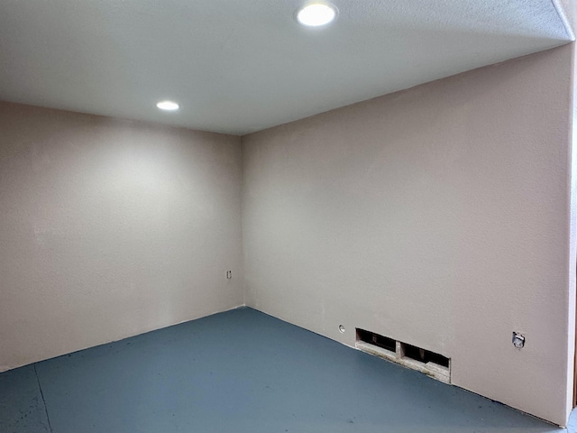 spare room featuring concrete floors and recessed lighting