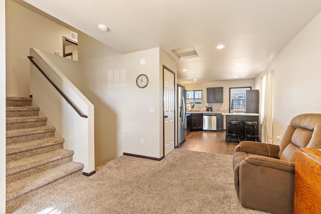 living area with baseboards, carpet flooring, visible vents, and recessed lighting