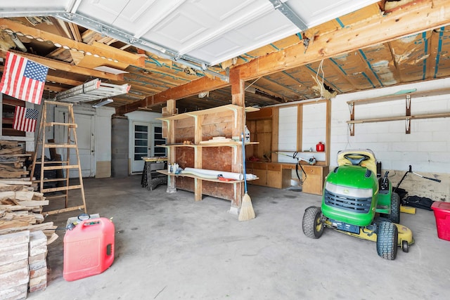 garage featuring concrete block wall