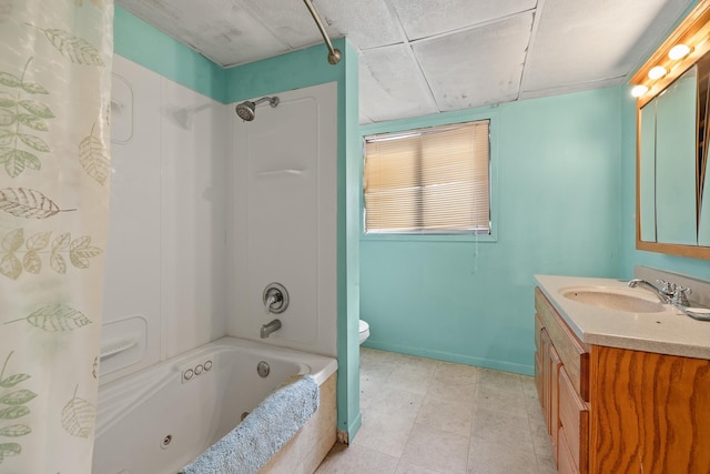 full bathroom featuring shower / bath combination with curtain, toilet, vanity, and baseboards