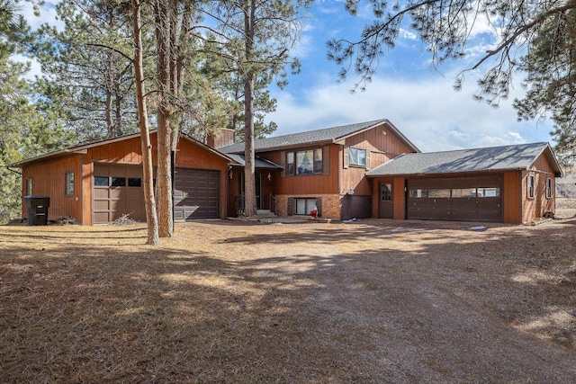 view of front facade with driveway and an attached garage