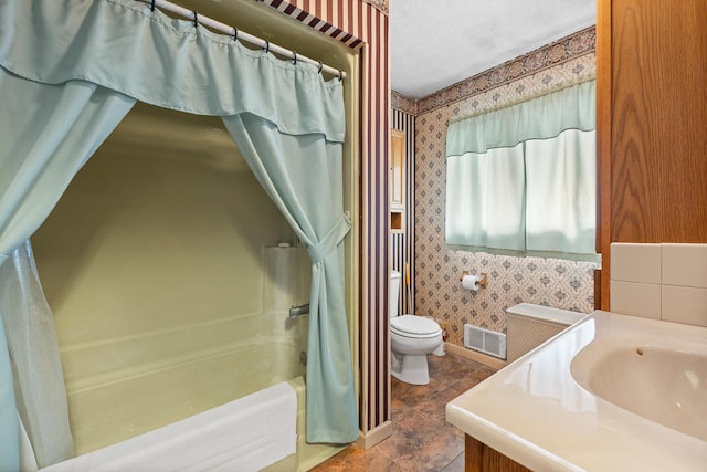 full bathroom with visible vents, a textured ceiling, toilet, and wallpapered walls