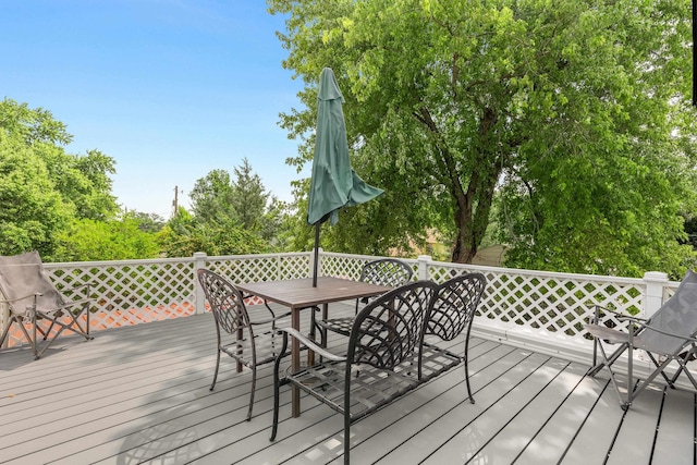 deck with outdoor dining space