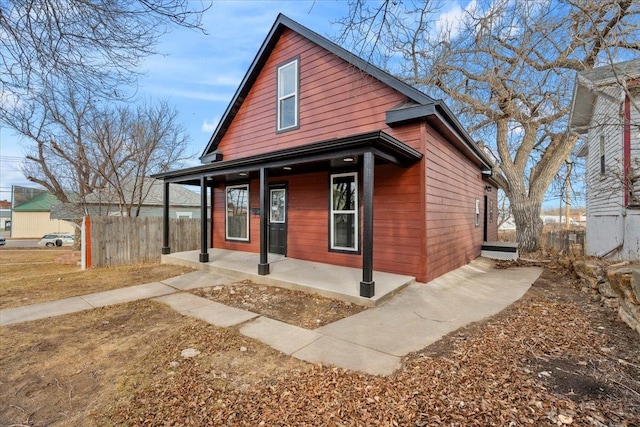 view of front of house with covered porch and fence