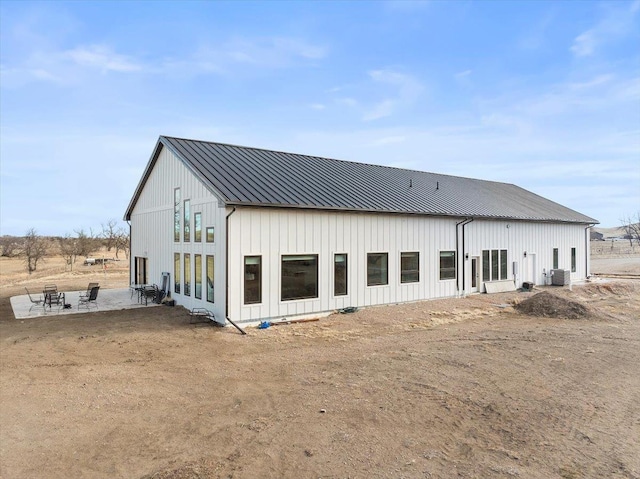 Listing photo 3 for 10734 Hay Creek Rd, Belle Fourche SD 57717