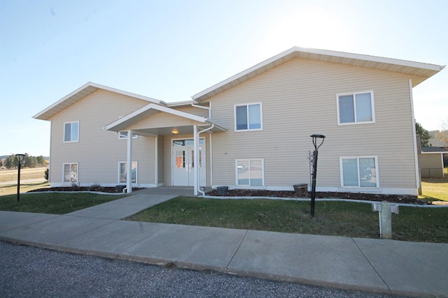 tri-level home featuring a front yard