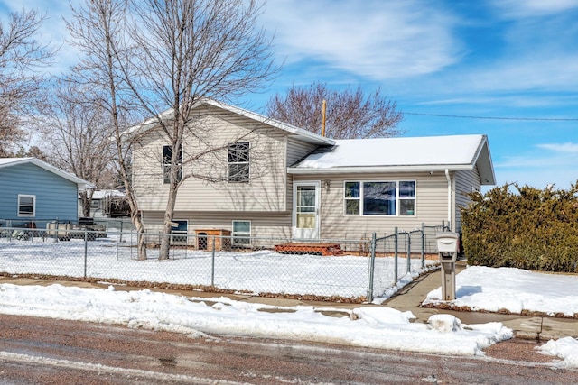 view of front of house with a fenced front yard