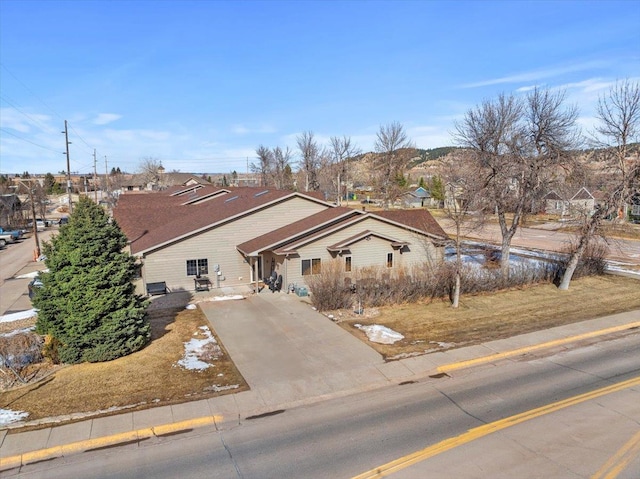 view of front of property with concrete driveway