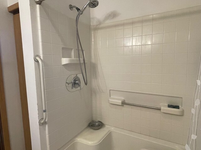 full bath featuring bathing tub / shower combination