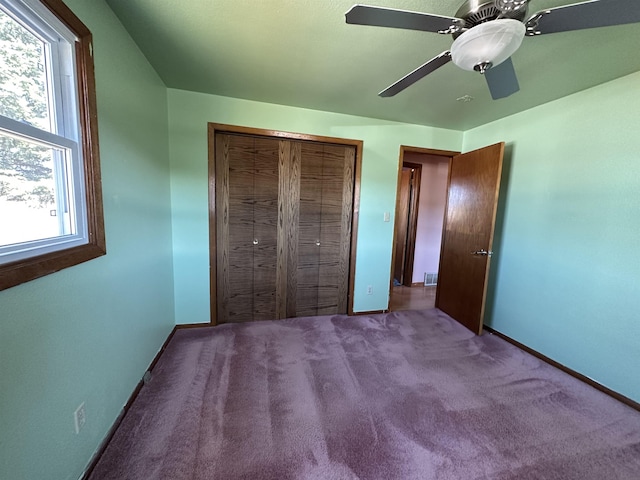 unfurnished bedroom featuring a ceiling fan, a closet, carpet floors, and baseboards