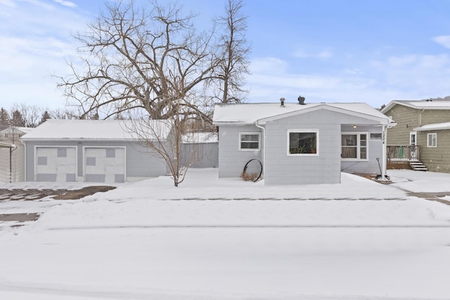 view of front of house featuring a detached garage