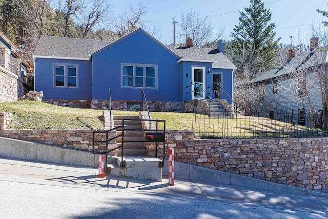 41 Taylor Ave, Deadwood, SD 57732 - ranch-style home featuring a front lawn, a chimney, stucco siding, and fence