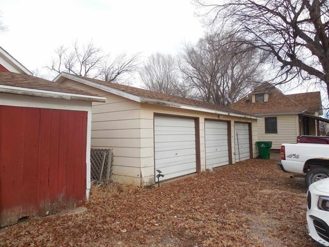 23508 Main St, Caputa, SD 57725 - view of garage