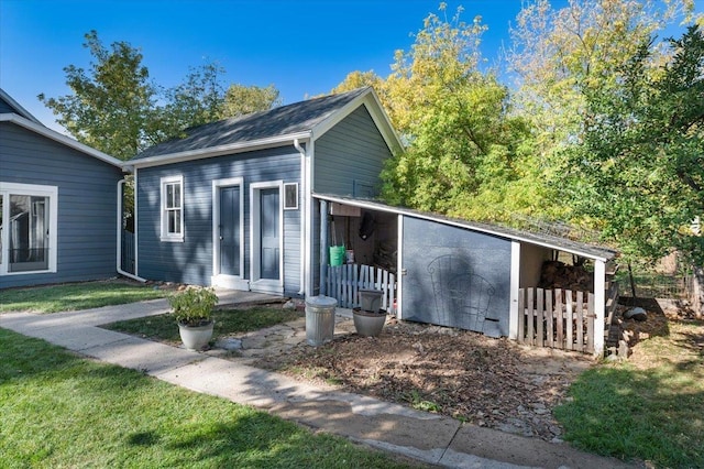 view of outbuilding featuring an outbuilding