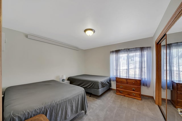 bedroom featuring baseboards, carpet, and a closet