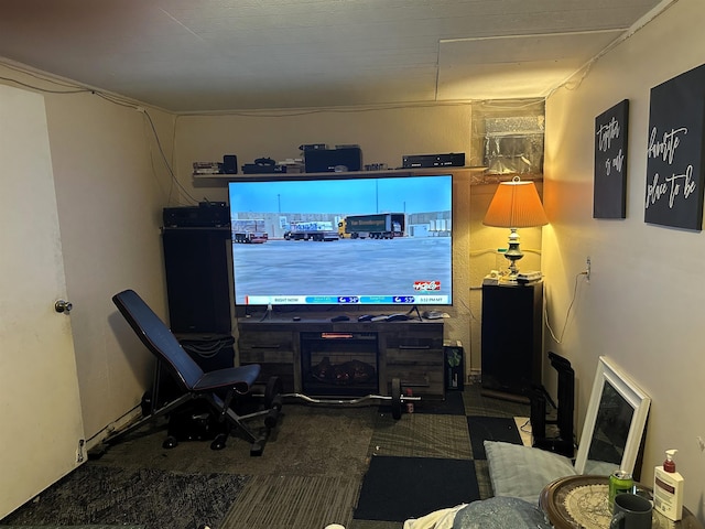 306 10th Ave, Edgemont, SD 57735 - living room featuring carpet