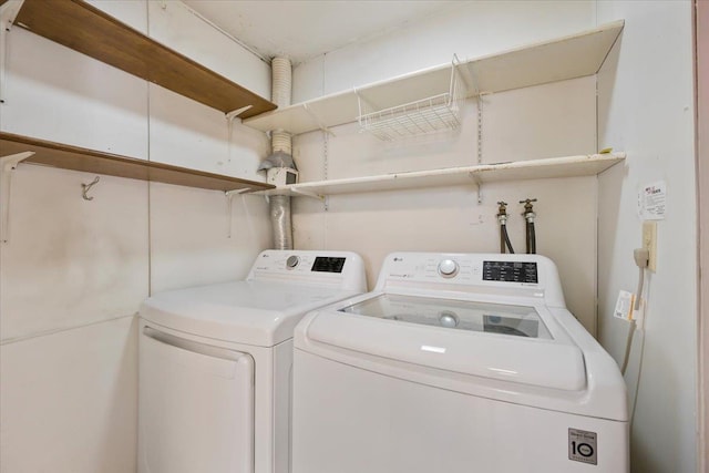 1112 Elkhorn St, Belle Fourche, SD 57717 - laundry room with laundry area and washing machine and dryer