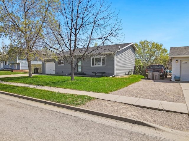 single story home with a front yard and driveway