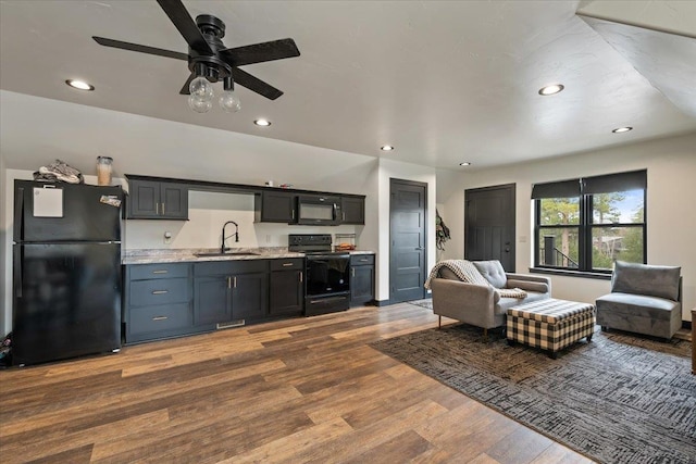 living room with wood finished floors, recessed lighting, and a ceiling fan