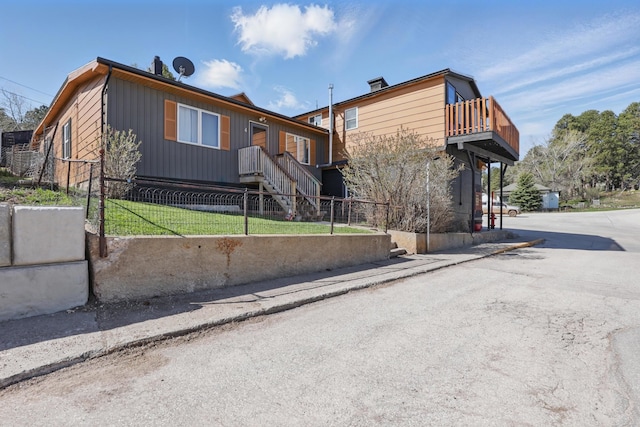 101 E Summit St, Lead, SD 57754 - view of front of property featuring a fenced front yard and a balcony