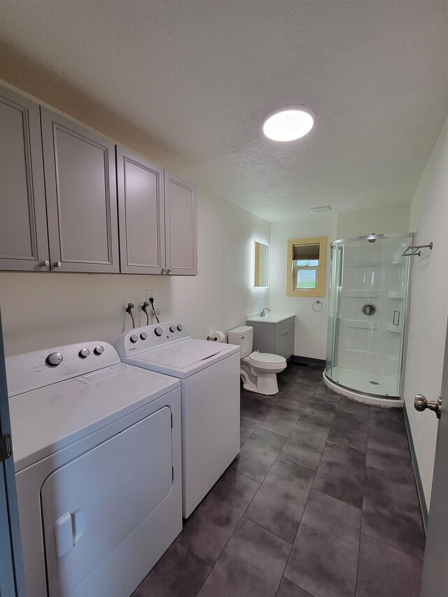 125 S Galena St, Lead, SD 57754 - clothes washing area with washing machine and dryer and a textured ceiling