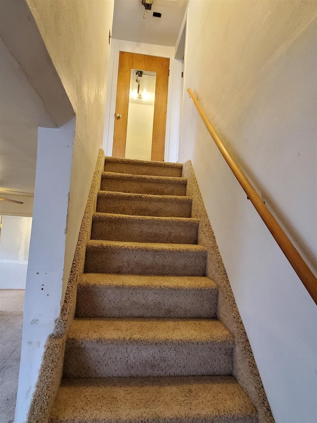 400 5th Ave, Edgemont, SD 57735 - view of stairs