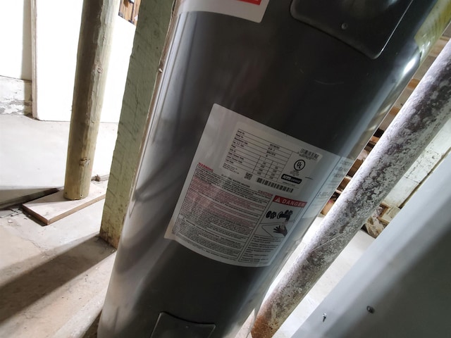 400 5th Ave, Edgemont, SD 57735 - detailed view of water heater