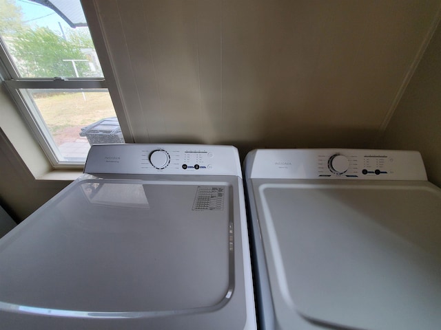 105 N Washington St, Edgemont, SD 57735 - laundry area with washer and dryer