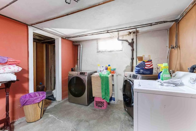 1007 Elkhorn St, Belle Fourche, SD 57717 - clothes washing area featuring washing machine and dryer