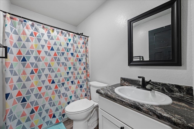 1430 Dacar St, Belle Fourche, SD 57717 - full bath featuring toilet, vanity, and curtained shower