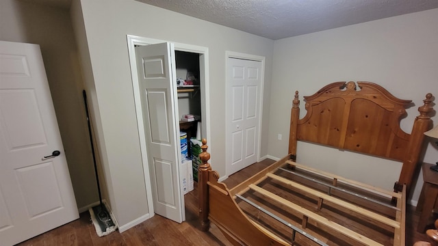 102 10th Ave, Belle Fourche, SD 57717 - bedroom with wood finished floors, a textured ceiling, and baseboards