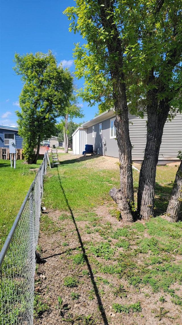 102 10th Ave, Belle Fourche, SD 57717 - view of yard