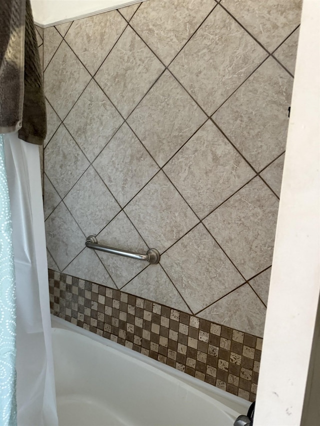 304 6th Ave, Edgemont, SD 57735 - bathroom featuring shower / bath combination with curtain