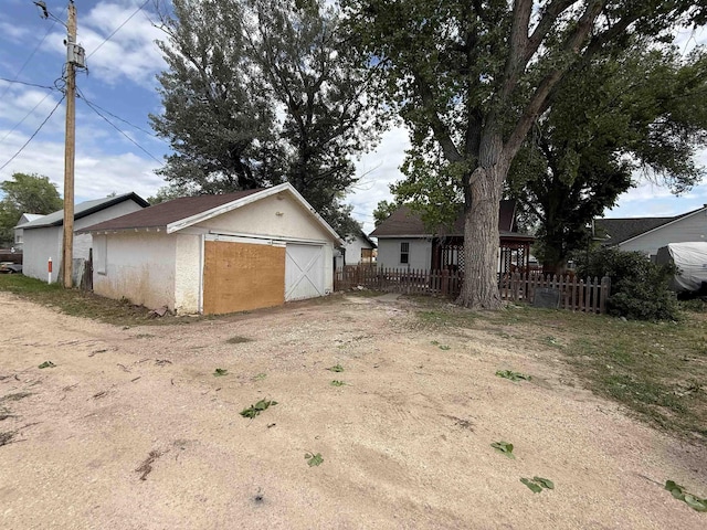 304 6th Ave, Edgemont, SD 57735 - view of yard with a garage and an outdoor structure