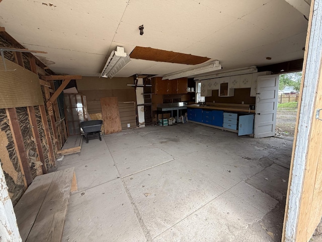 304 6th Ave, Edgemont, SD 57735 - view of garage