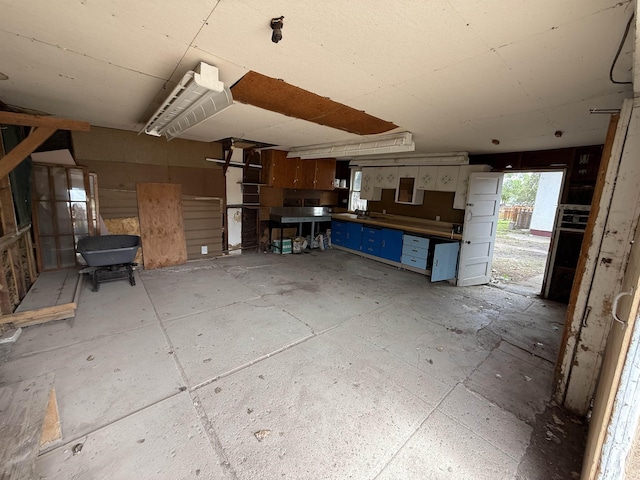 304 6th Ave, Edgemont, SD 57735 - view of garage