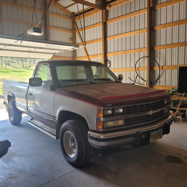 12748 Beaver Creek Rd, Custer, SD 57730 - garage featuring a garage door opener