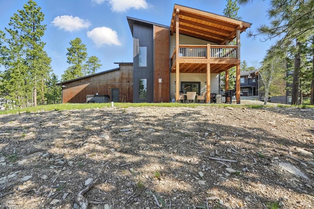 21332 Trailside Rd, Lead, SD 57754 - back of property with a balcony