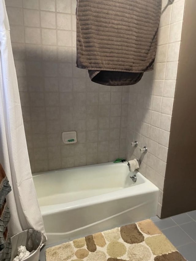 603 E 1st St, Buffalo, SD 57720 - full bath featuring tile patterned floors and shower / tub combo