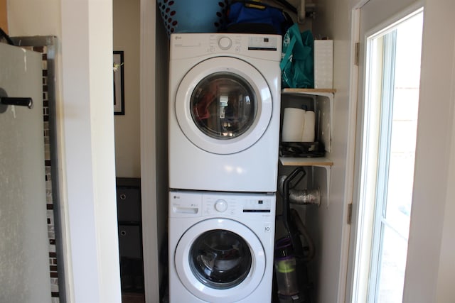 126 E Saint Andrew St, Rapid City, SD 57701 - laundry area featuring estacked washer and dryer