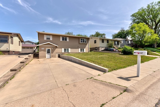 212 E Custer St, Rapid City, SD 57701 - view of front of house with a front yard