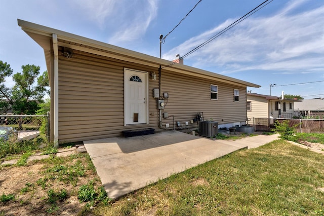 212 E Custer St, Rapid City, SD 57701 - back of property featuring a patio