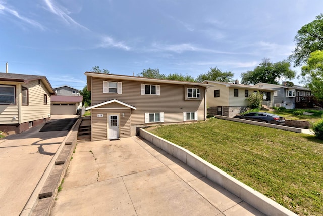 212 E Custer St, Rapid City, SD 57701 - view of front of home featuring a front lawn and a garage