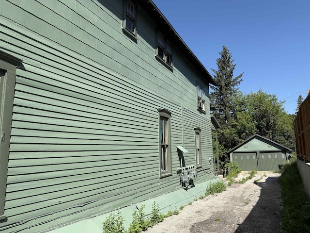 17LINCOLNAVE Lincoln Ave, Deadwood, SD 57732 - view of side of property with dirt driveway and an outbuilding
