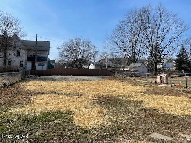 view of yard featuring fence